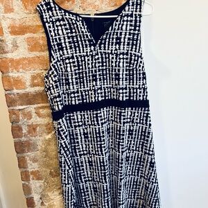 Ann TaylorBlack and White Sleeveless Dress